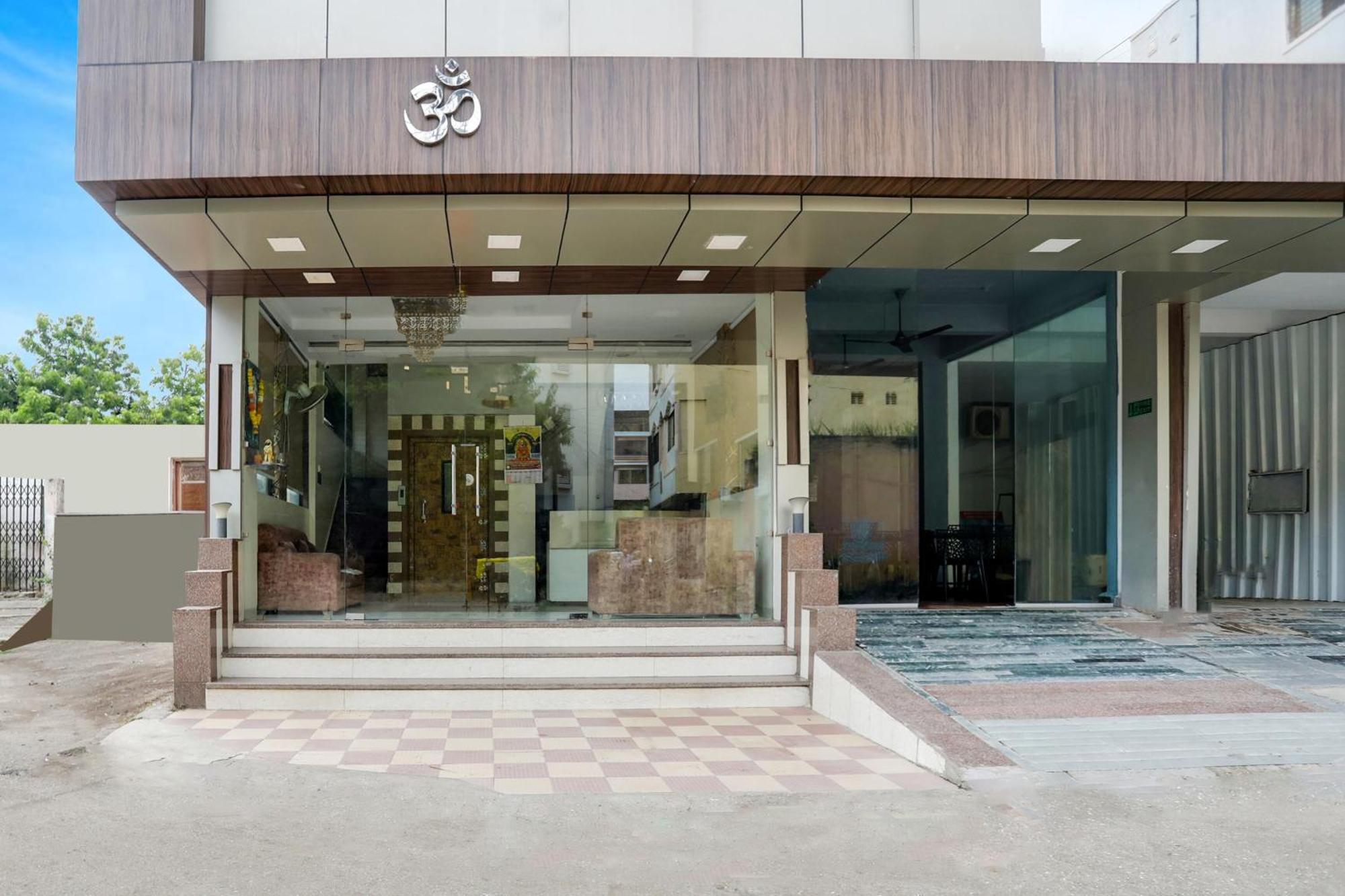 Super Hotel O Palkhi Road Near Sai Baba Temple Formerly Netra Sai Shirdi Esterno foto