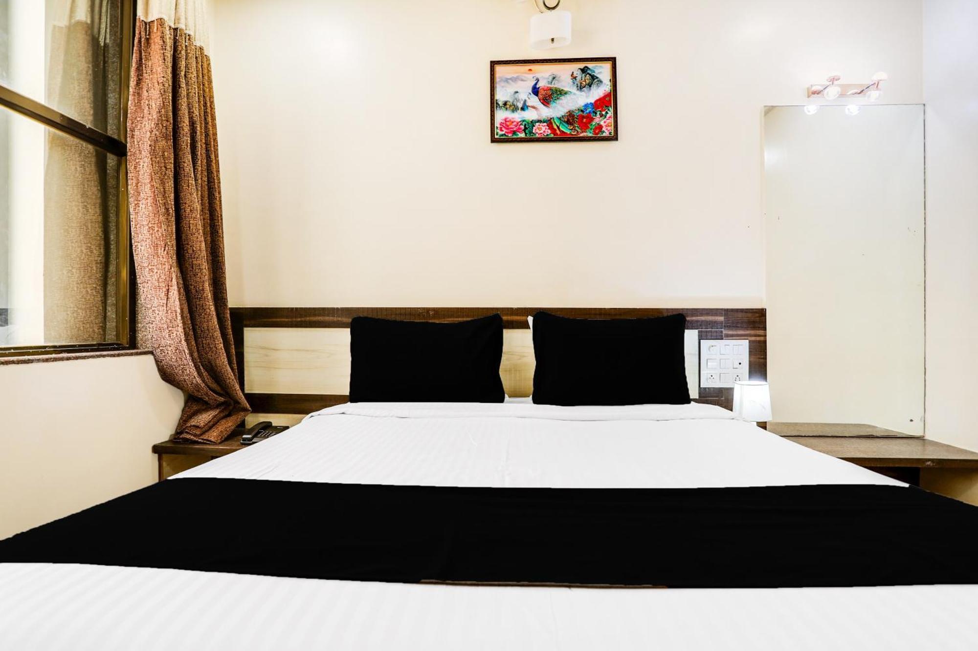Super Hotel O Palkhi Road Near Sai Baba Temple Formerly Netra Sai Shirdi Esterno foto