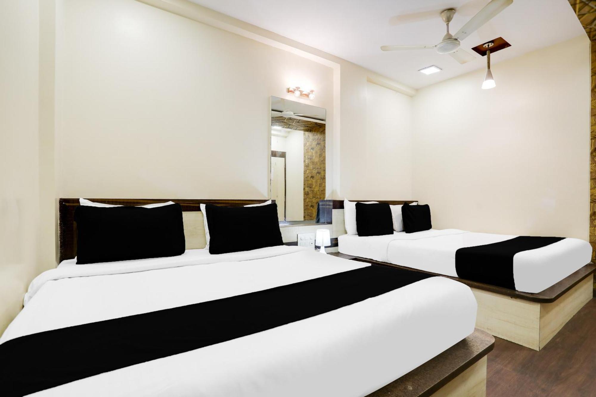 Super Hotel O Palkhi Road Near Sai Baba Temple Formerly Netra Sai Shirdi Esterno foto