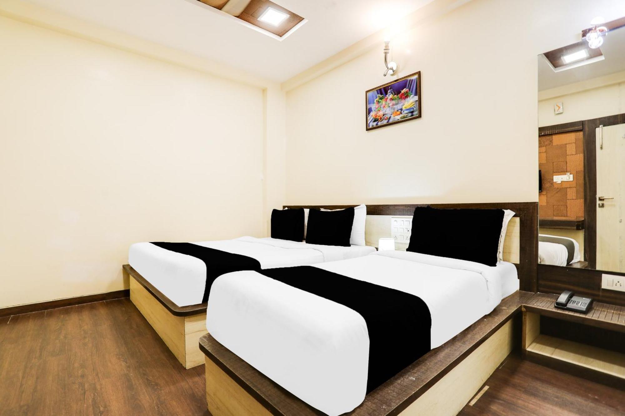 Super Hotel O Palkhi Road Near Sai Baba Temple Formerly Netra Sai Shirdi Esterno foto