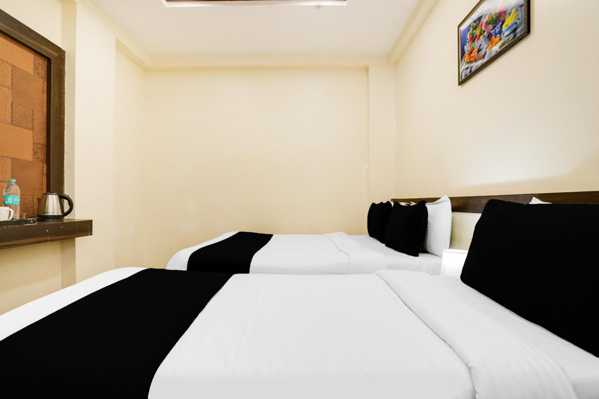 Super Hotel O Palkhi Road Near Sai Baba Temple Formerly Netra Sai Shirdi Esterno foto
