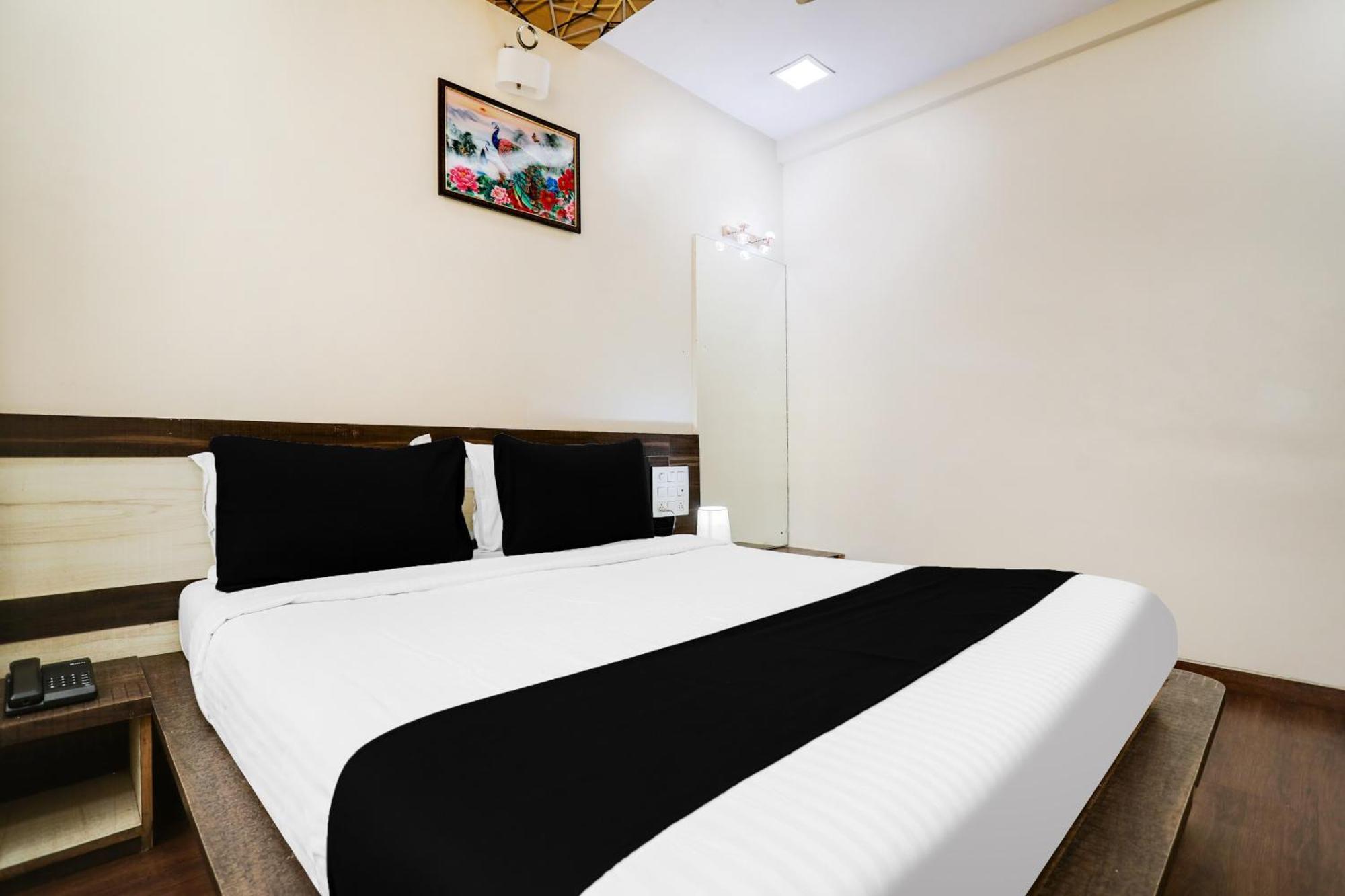 Super Hotel O Palkhi Road Near Sai Baba Temple Formerly Netra Sai Shirdi Esterno foto