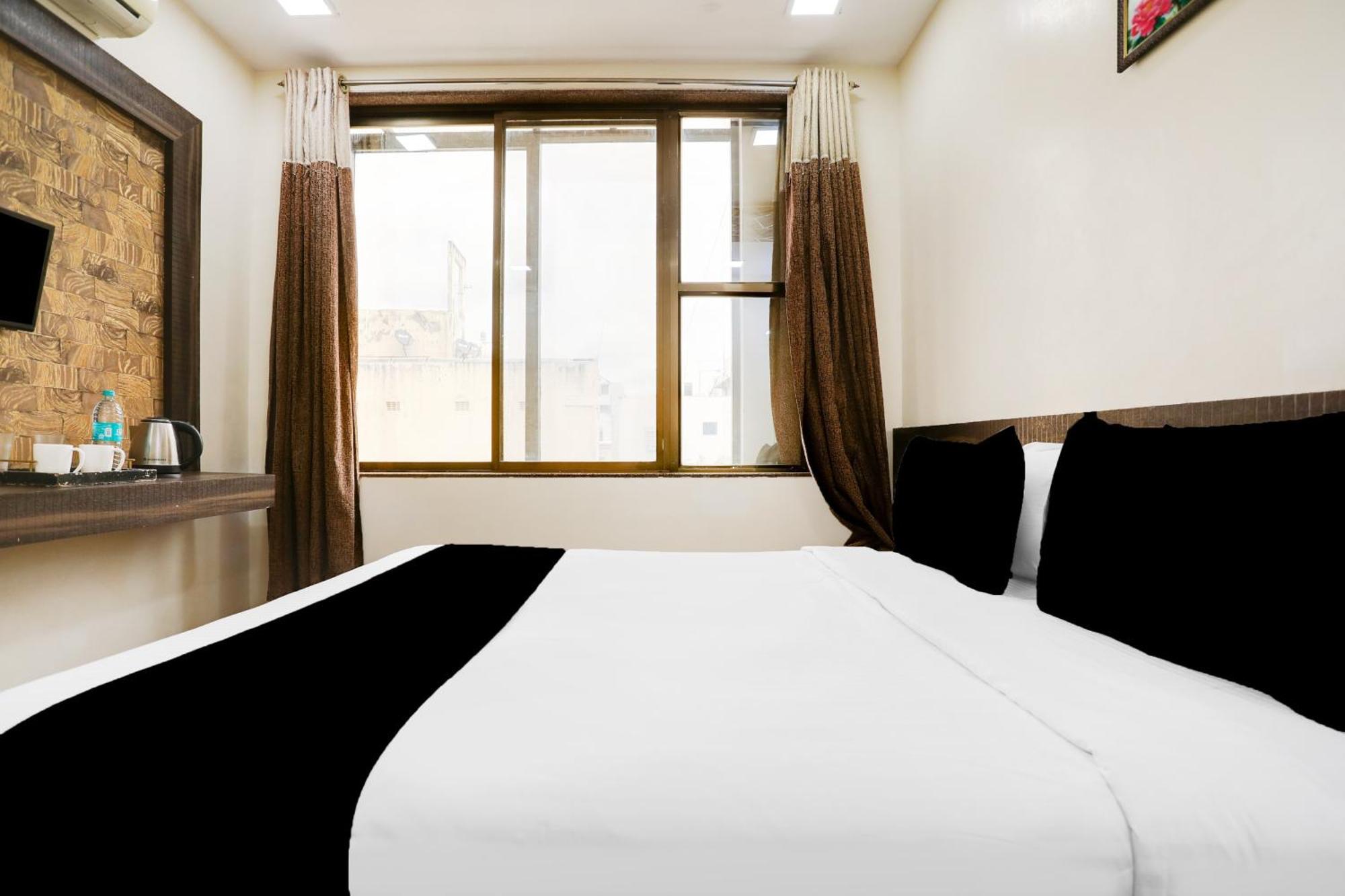 Super Hotel O Palkhi Road Near Sai Baba Temple Formerly Netra Sai Shirdi Esterno foto